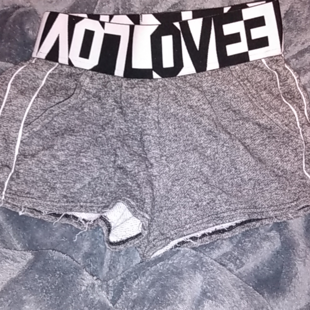 Size med love shorts